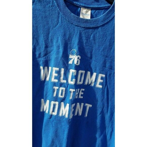 Men's T-Shirt Tee Size XL by Gildan Philadelphia 76ers Basketball - Picture 3 of 6
